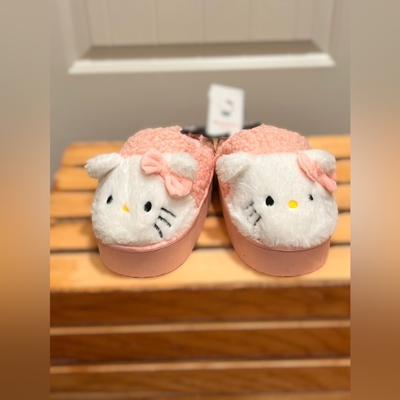 FOREVER 21 Hello Kitty Platform House Slippers medium NWT - Picture 5 of 9